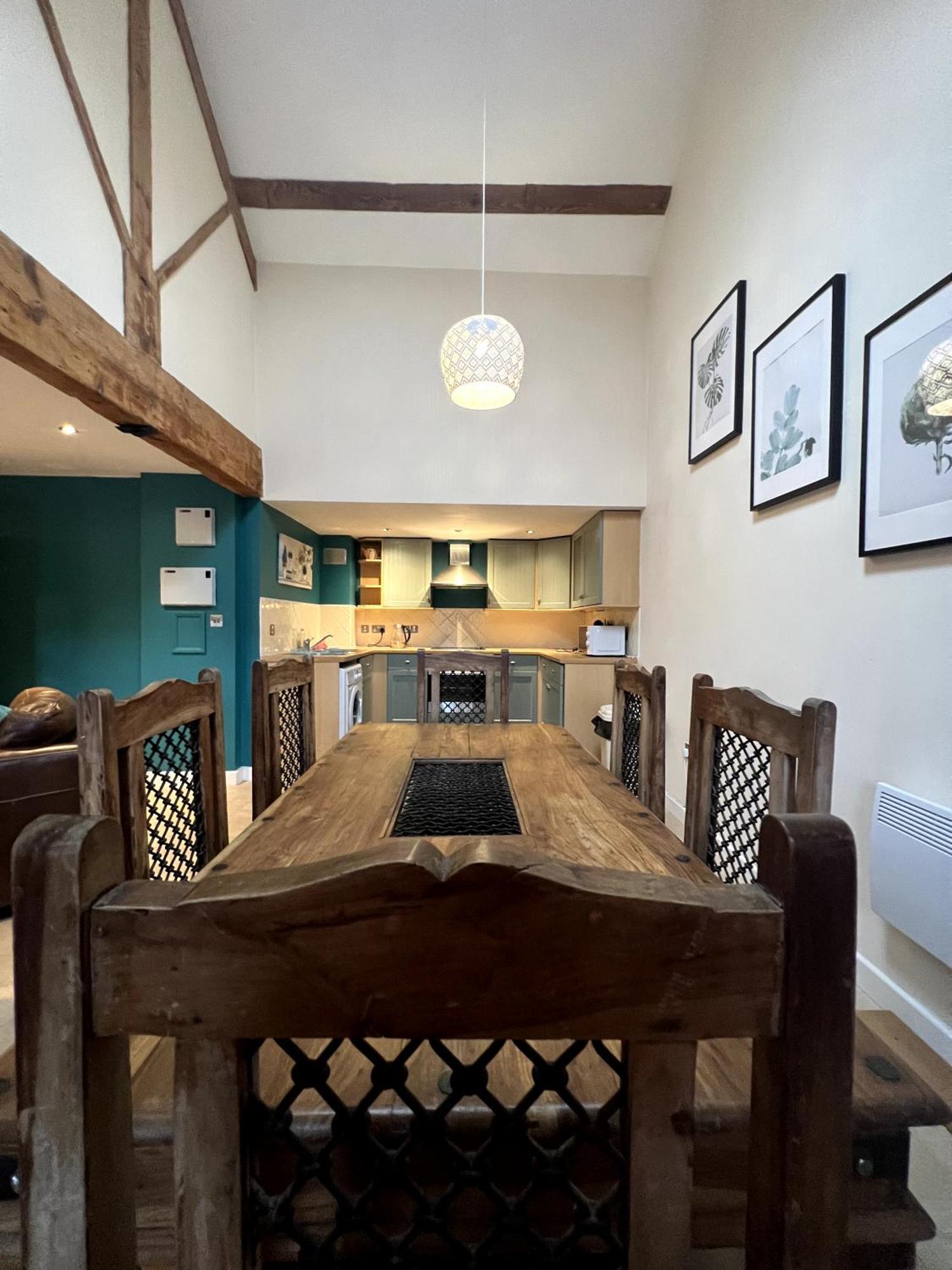 Apartment Grand Mill: Near To Shops, Attractions, Restaurant Burton-upon-Trent